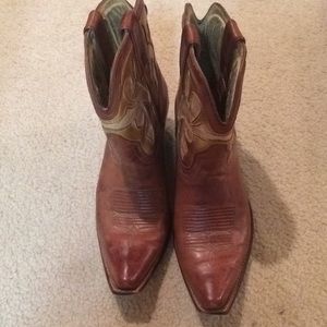 Brown short cowboy boots